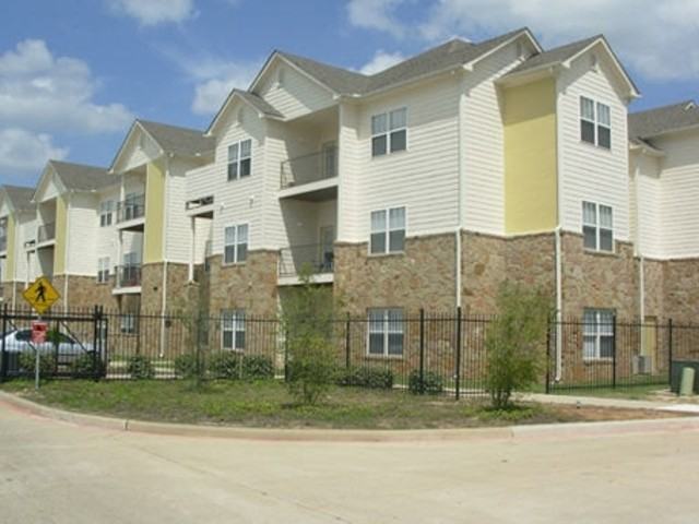 Arbor Pines Apartments - Photo 2 of 6