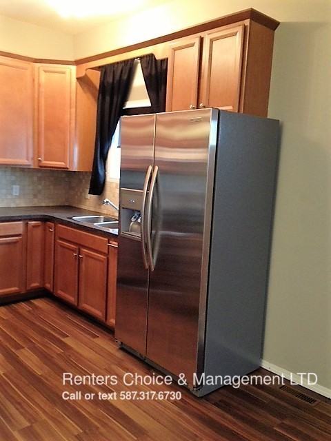 5056 42 Ave - Photo 3 of 18