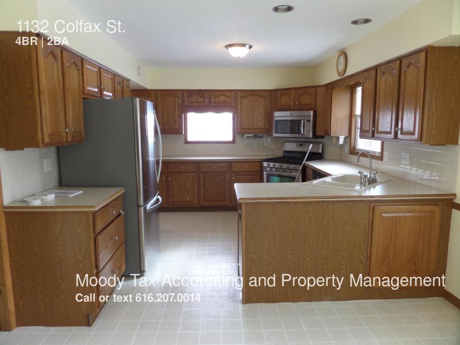 1132 Colfax Ave - Photo 2 of 17