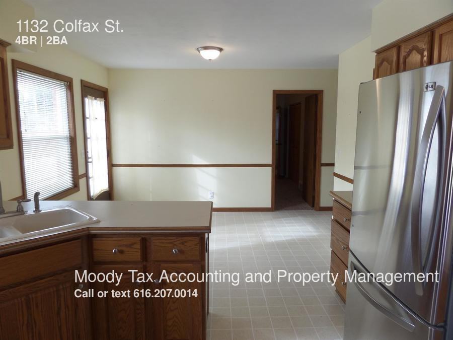 1132 Colfax Ave - Photo 3 of 17