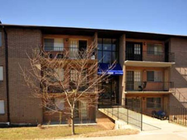 Del Vista Apartments - Photo 2 of 6