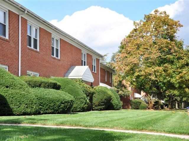 Orchard Court Apartments - Photo 3 of 8