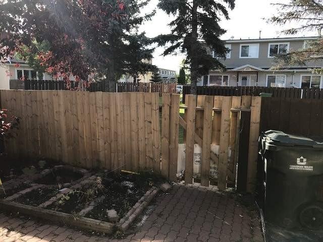 End-Unit Townhouse in Leduc - Photo 2 of 15