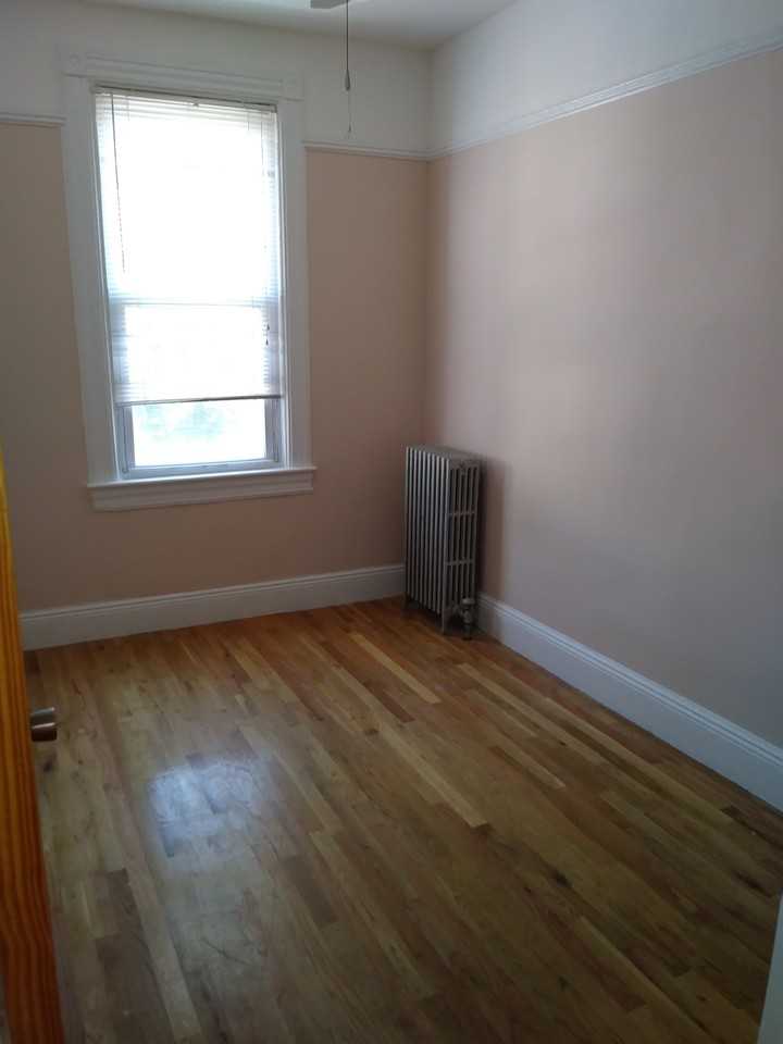 210 Clove Rd #2ndFL - Photo 3 of 8