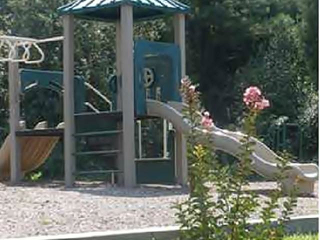 Barrington Park Apartments - Photo 3 of 6