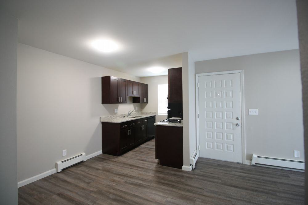 1990 W Pacific Pl - Photo 3 of 17