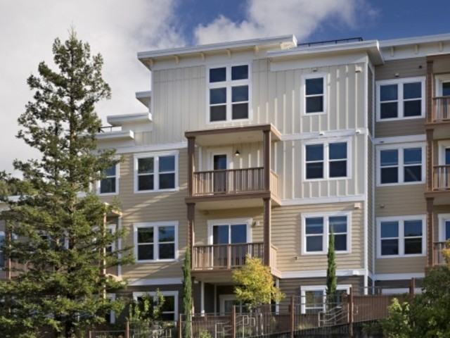 33 North - Photo 3 of 7