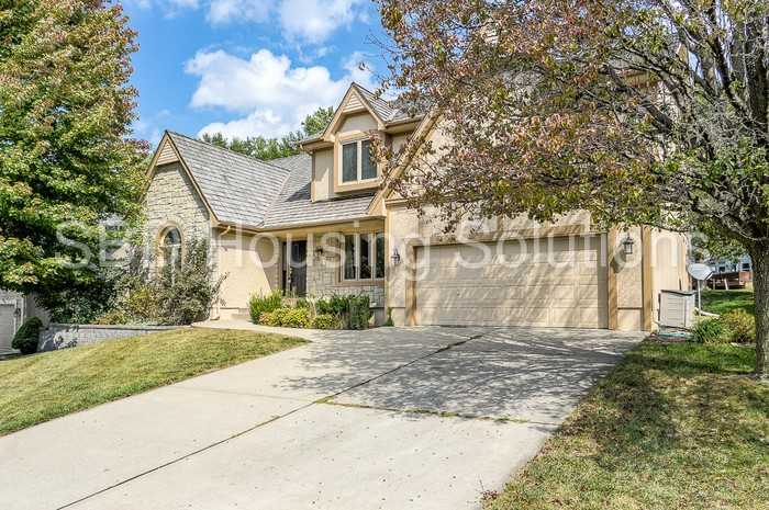 4109 NE Courtney Dr - Photo 2 of 38