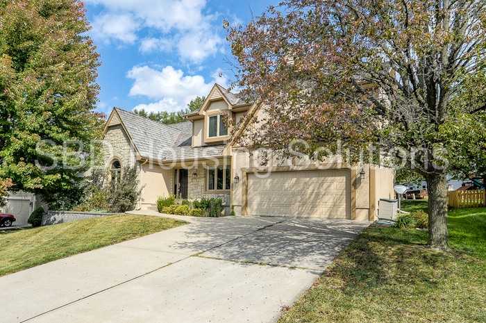 4109 NE Courtney Dr - Photo 3 of 38