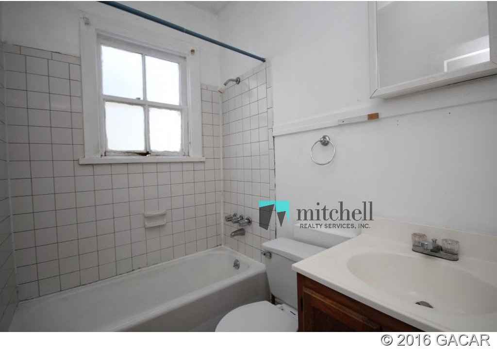 618 NW 1st St - Photo 2 of 8