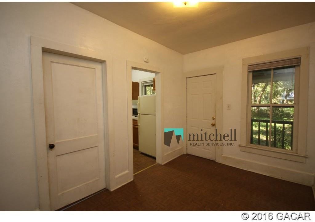 618 NW 1st St - Photo 3 of 8