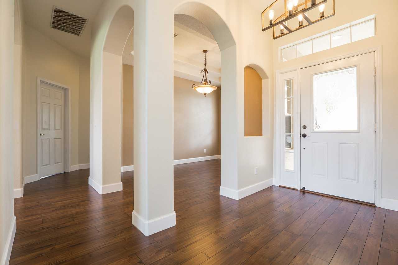 323 Highbrooke Blvd - Photo 2 of 17