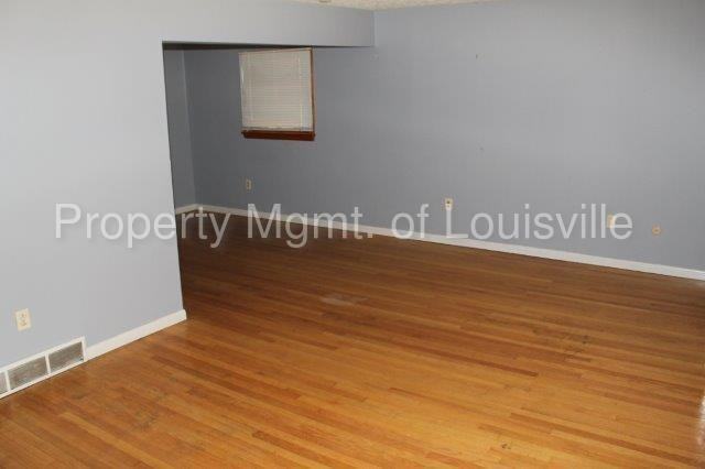 1810 Hunters Trce - Photo 2 of 10