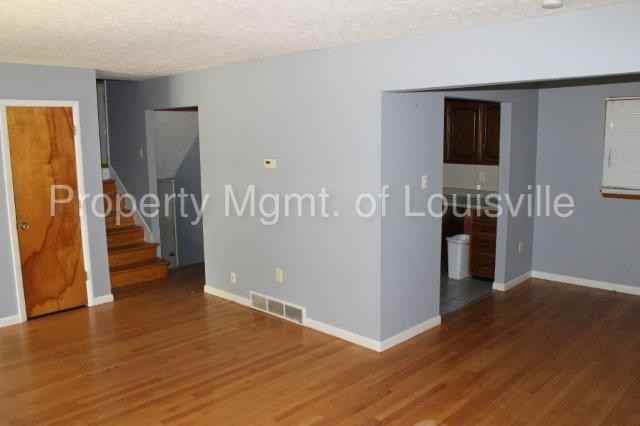 1810 Hunters Trce - Photo 3 of 10