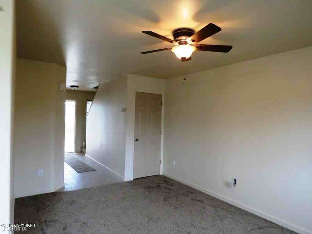 1005 East End Rd #1 - Photo 3 of 7