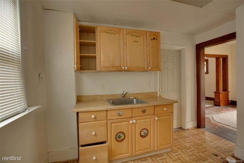 32 Woodward Ave #1 - Photo 2 of 14