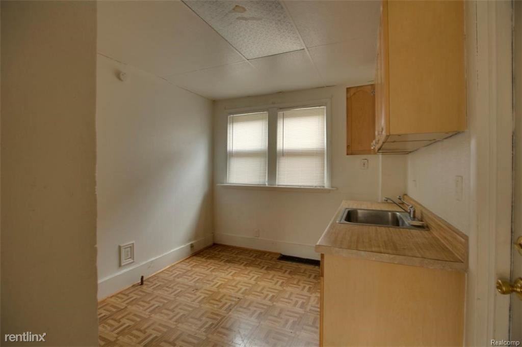 32 Woodward Ave #1 - Photo 3 of 14