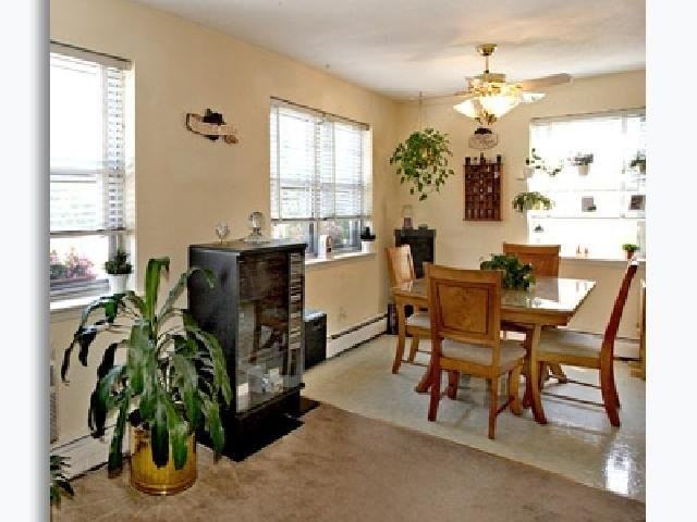 Bellevue Court Apartments - Photo 3 of 12