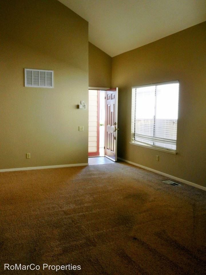 740 Forest View Common - Photo 2 of 11