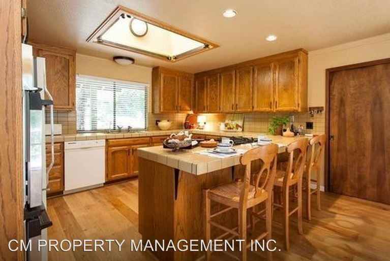 128 Otis Ave - Photo 2 of 50