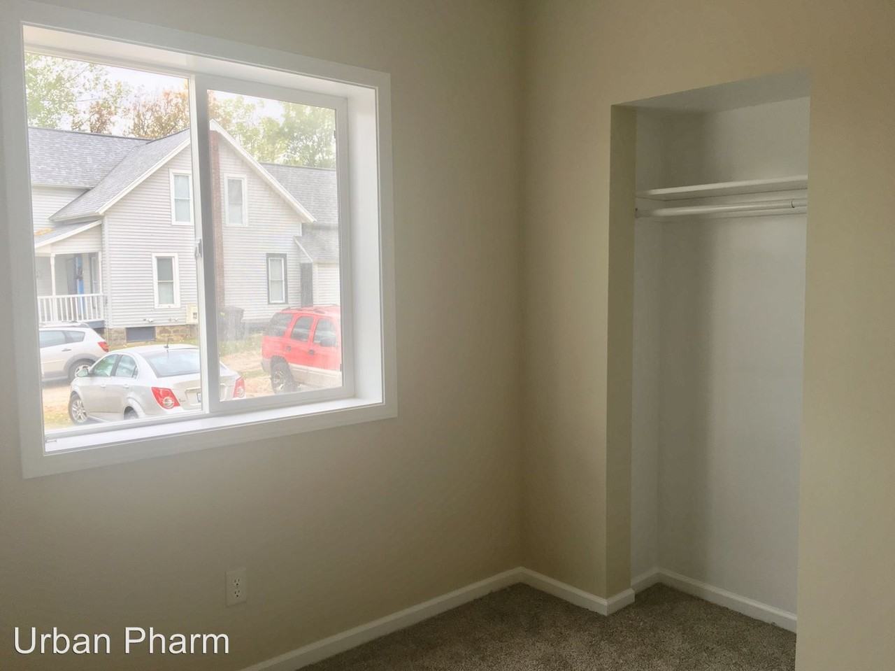 6901 Hammond SE - Photo 2 of 6