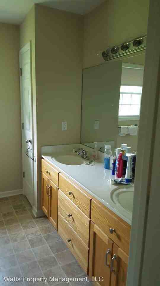 335 Stratford Rd - Photo 3 of 11