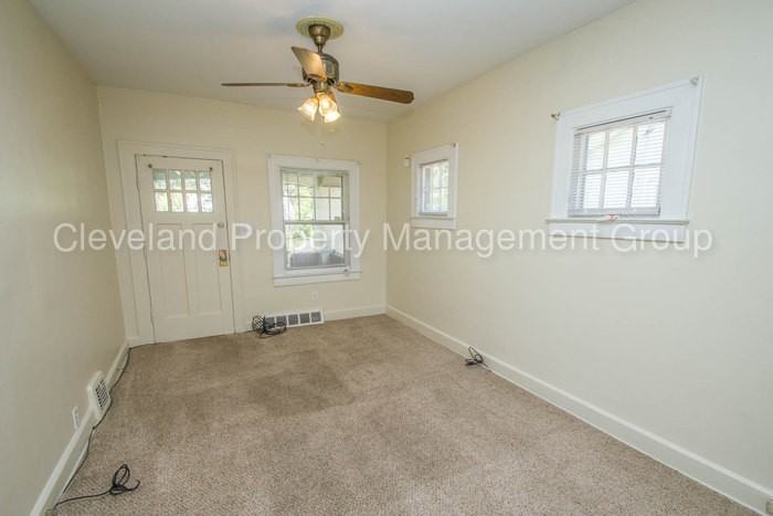 128 Greencroft Rd - Photo 3 of 21