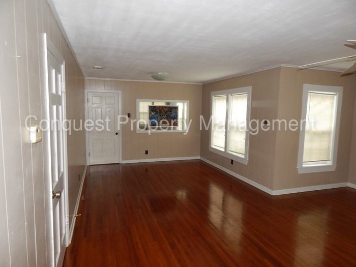 908 W 6th St - Photo 2 of 4