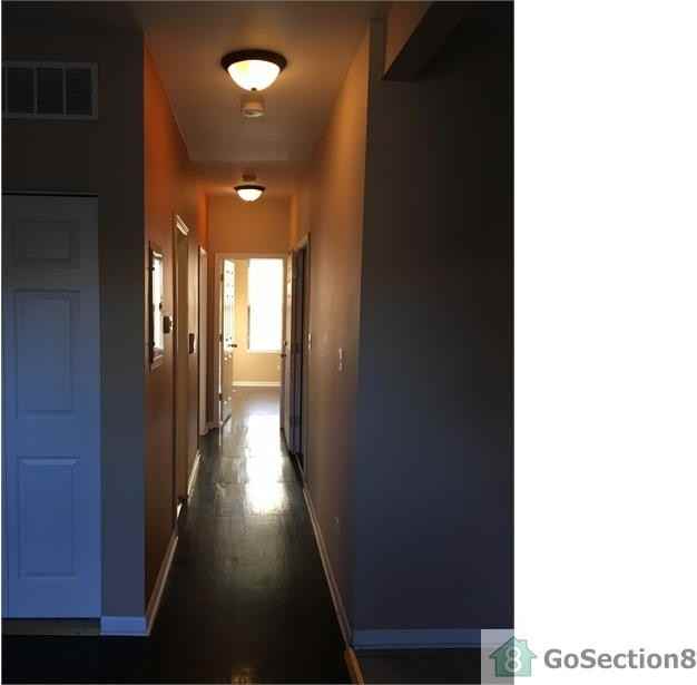 400 E 66th St #2W - Photo 3 of 5