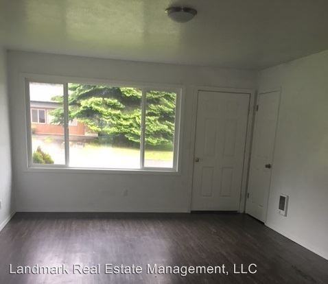 261 9th St - Photo 2 of 5