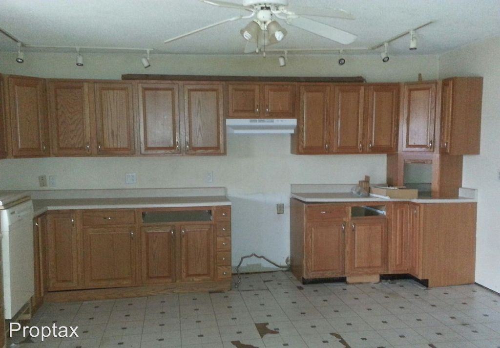 310 Catherine St - Photo 2 of 4