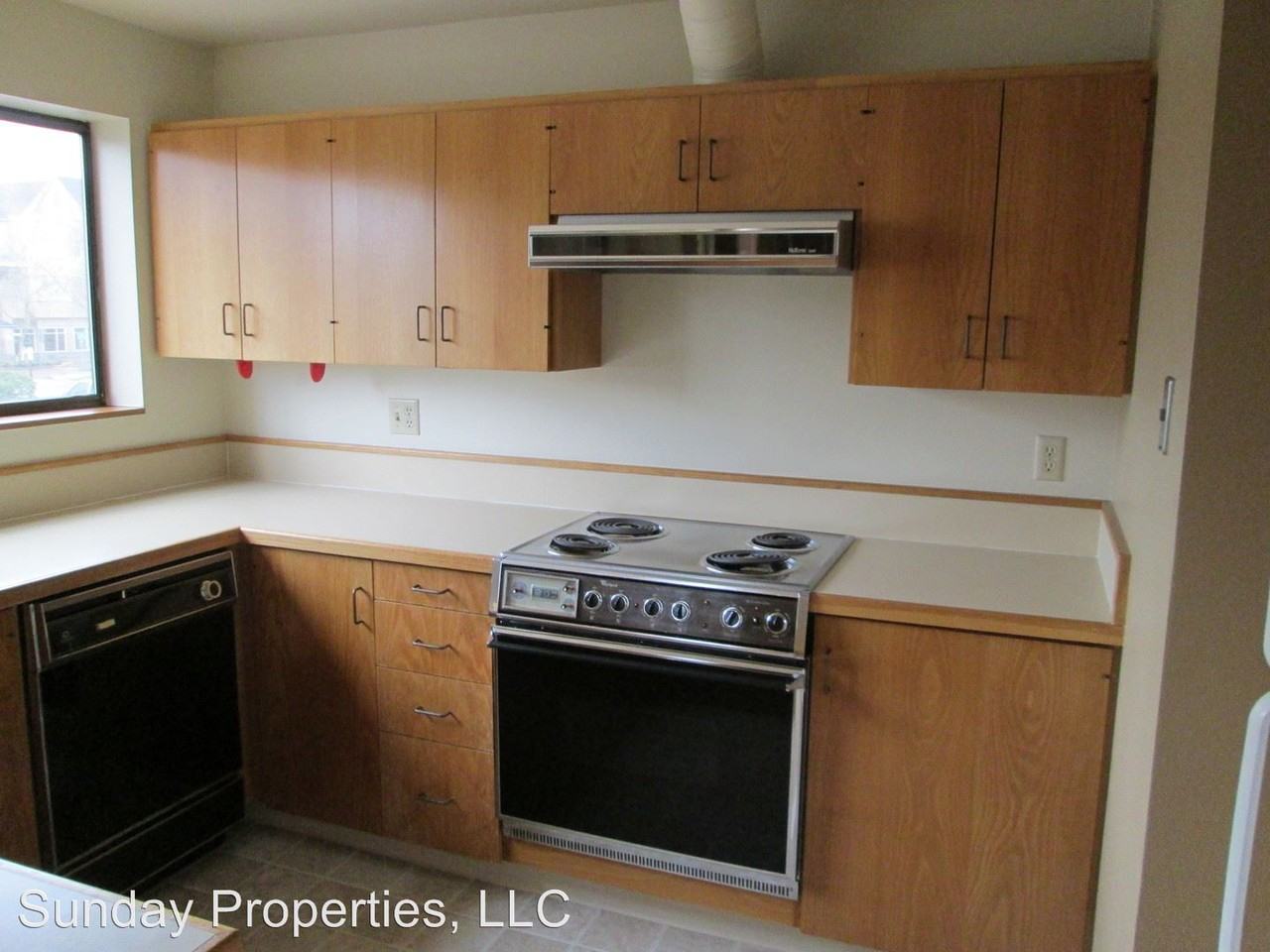 986 Lincoln St - Photo 2 of 11