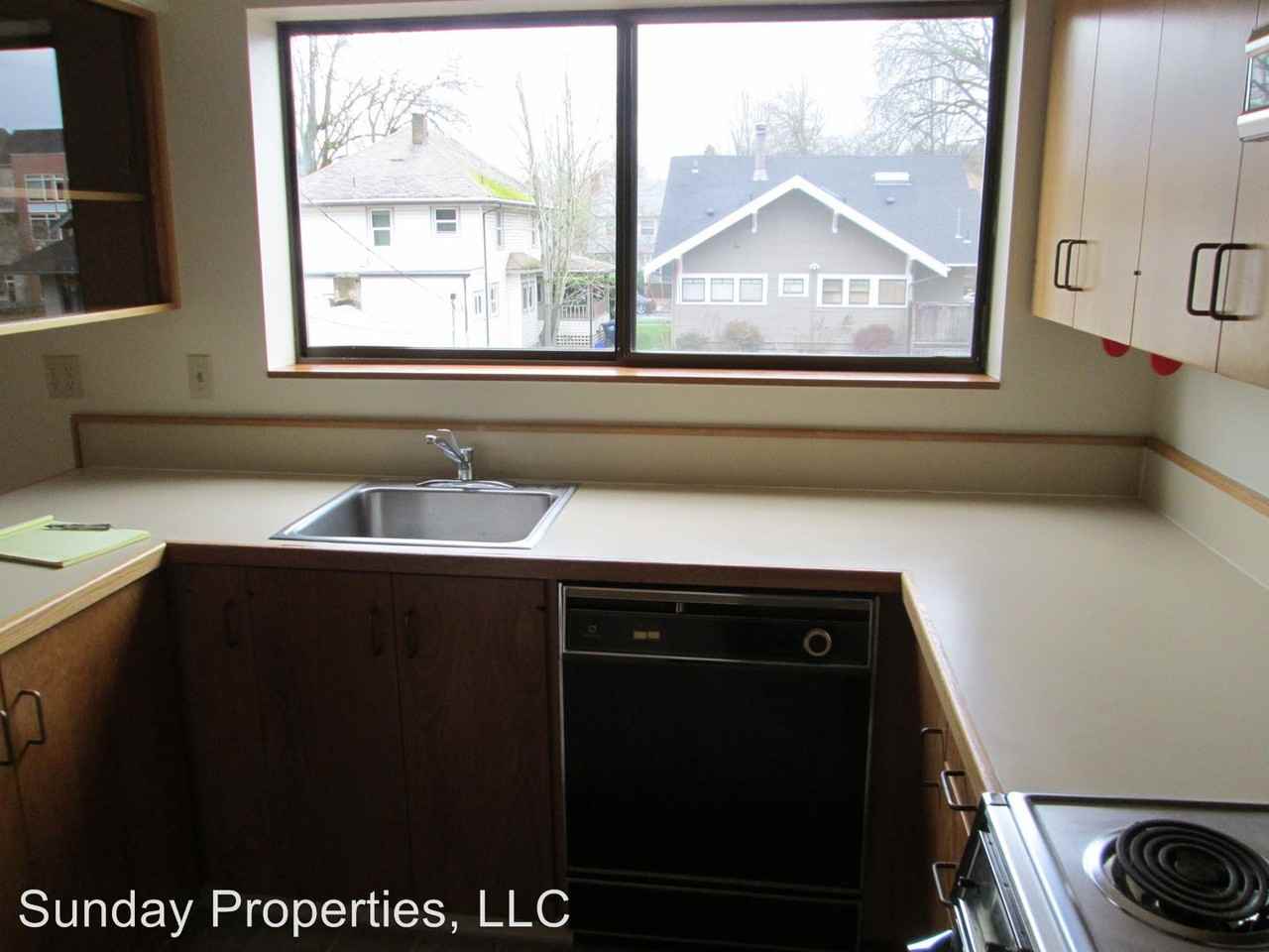 986 Lincoln St - Photo 3 of 11