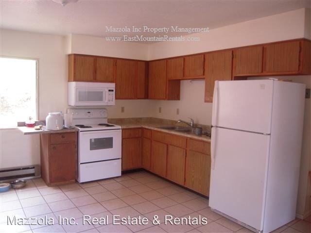 25 Derek Rd - Photo 3 of 9