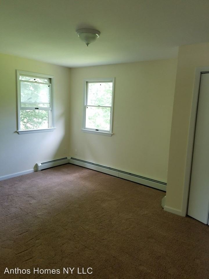 101 Wood Ave - Photo 2 of 9