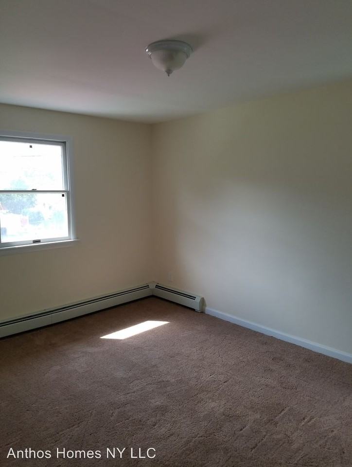 101 Wood Ave - Photo 3 of 9