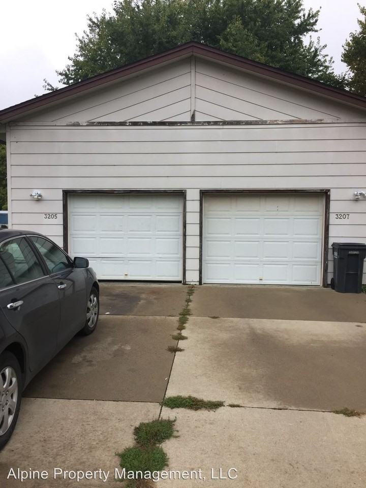 3205 N Wayland Ave - Photo 2 of 20