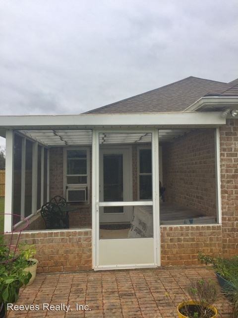 3290 Bloomington Dr - Photo 2 of 14