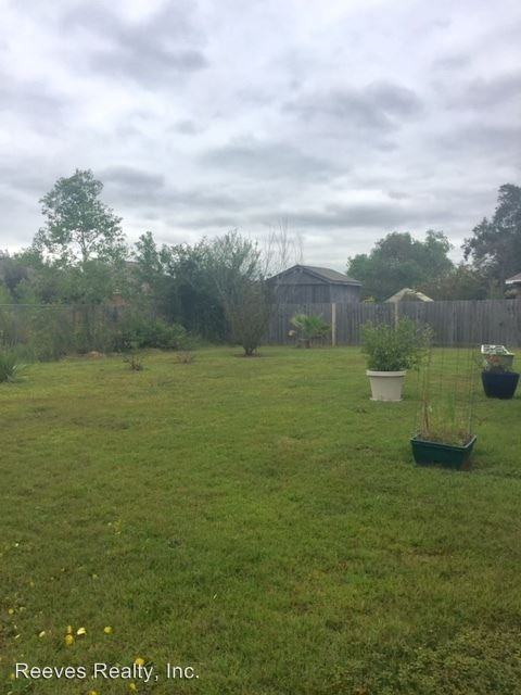 3290 Bloomington Dr - Photo 3 of 14