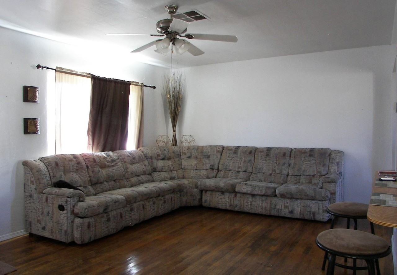 2718 Manzano St NE - Photo 2 of 10