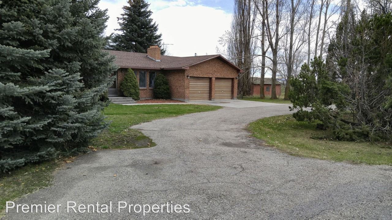 3162 N 3000 W - Photo 2 of 22