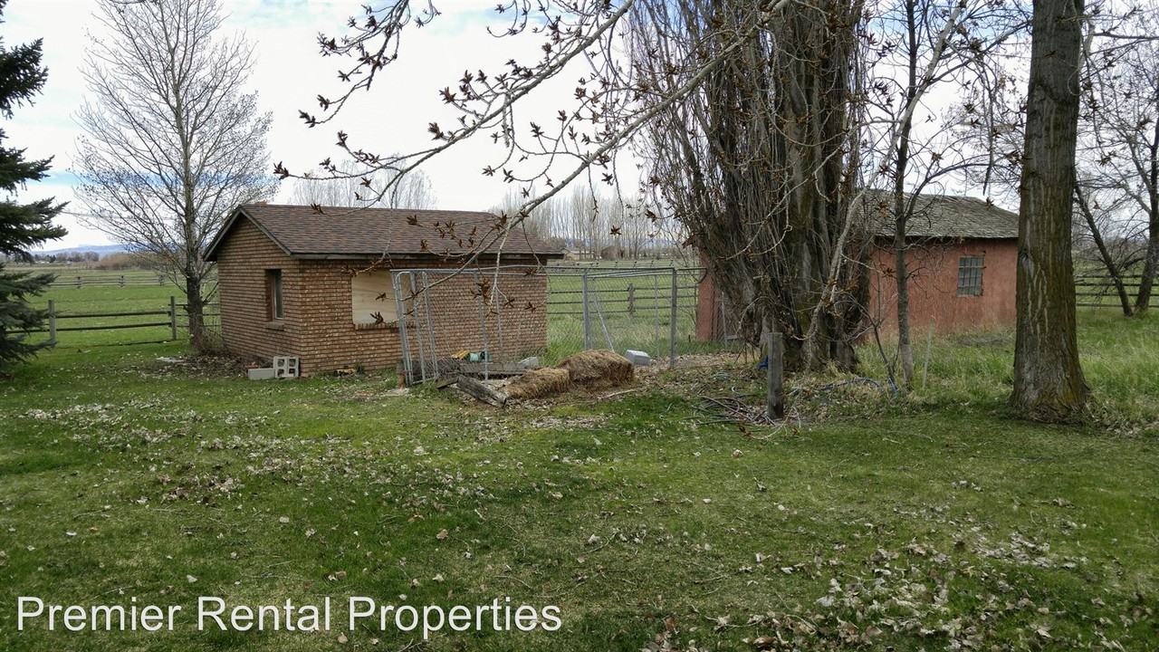 3162 N 3000 W - Photo 3 of 22