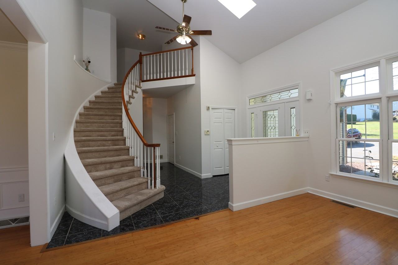 7 Fairway Dr - Photo 3 of 17