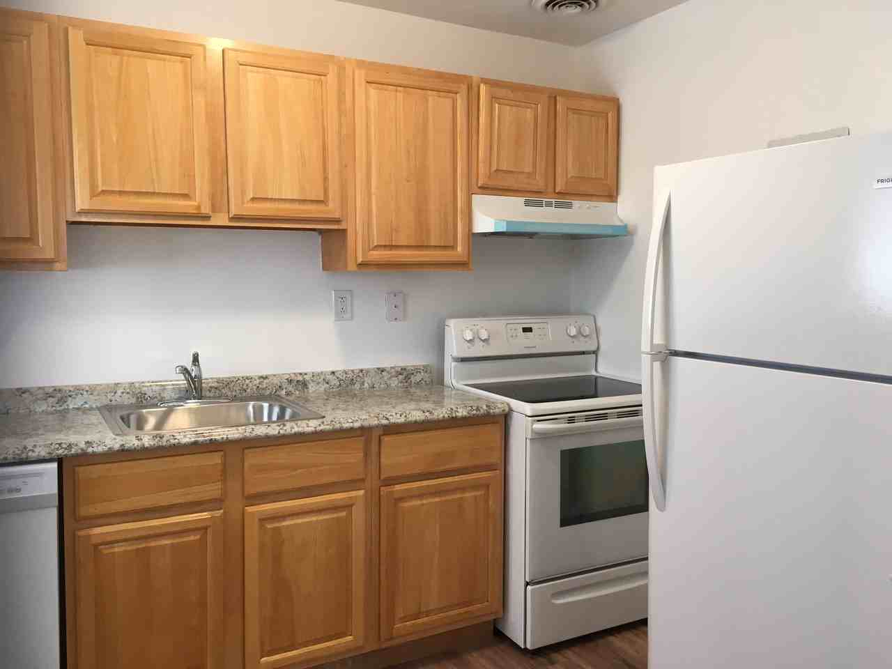 138 Cliffwood Ave W - Photo 3 of 10