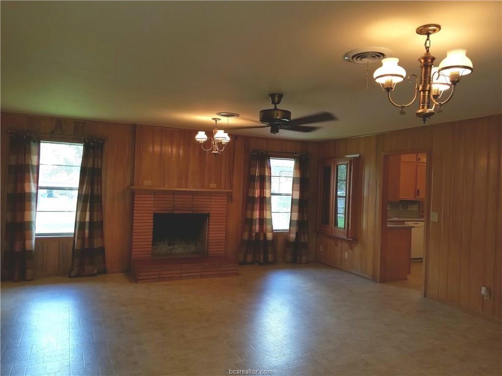 2107 Elmwood Dr - Photo 2 of 18