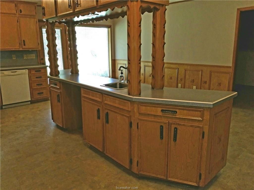 2107 Elmwood Dr - Photo 3 of 18