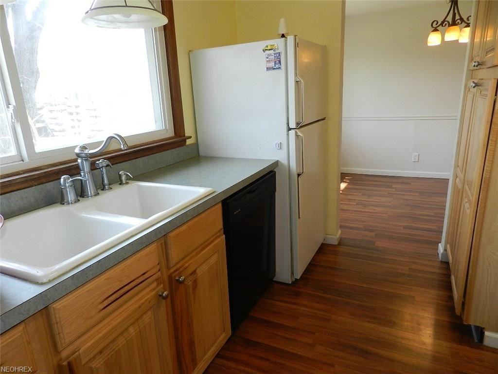 4900 Greenwood Dr - Photo 3 of 24