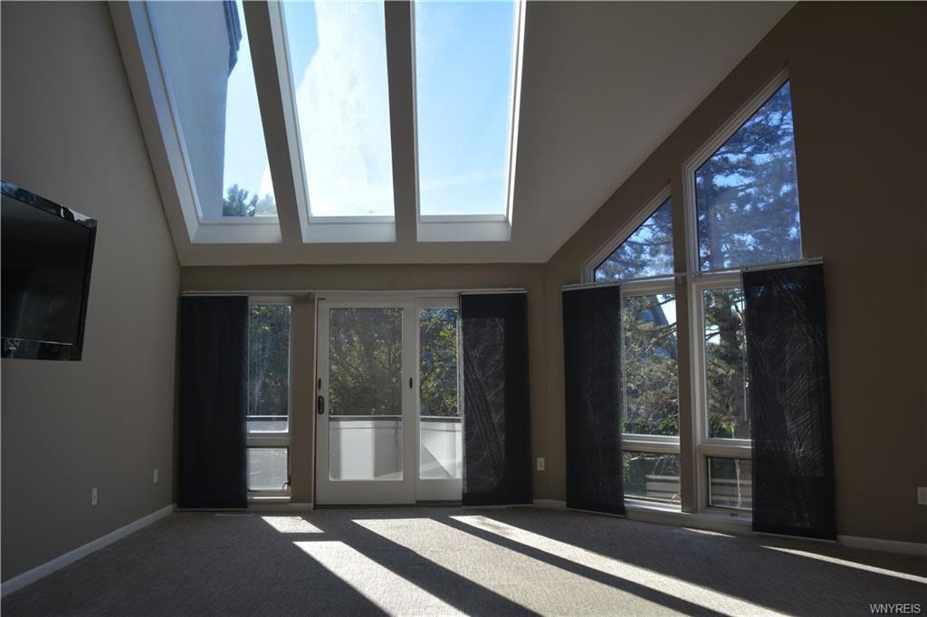 24 Harbour Pointe Common - Photo 2 of 23