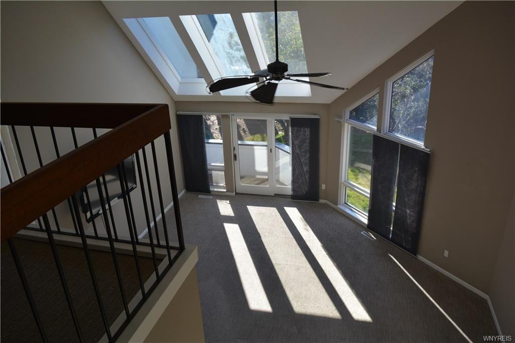 24 Harbour Pointe Common - Photo 3 of 23