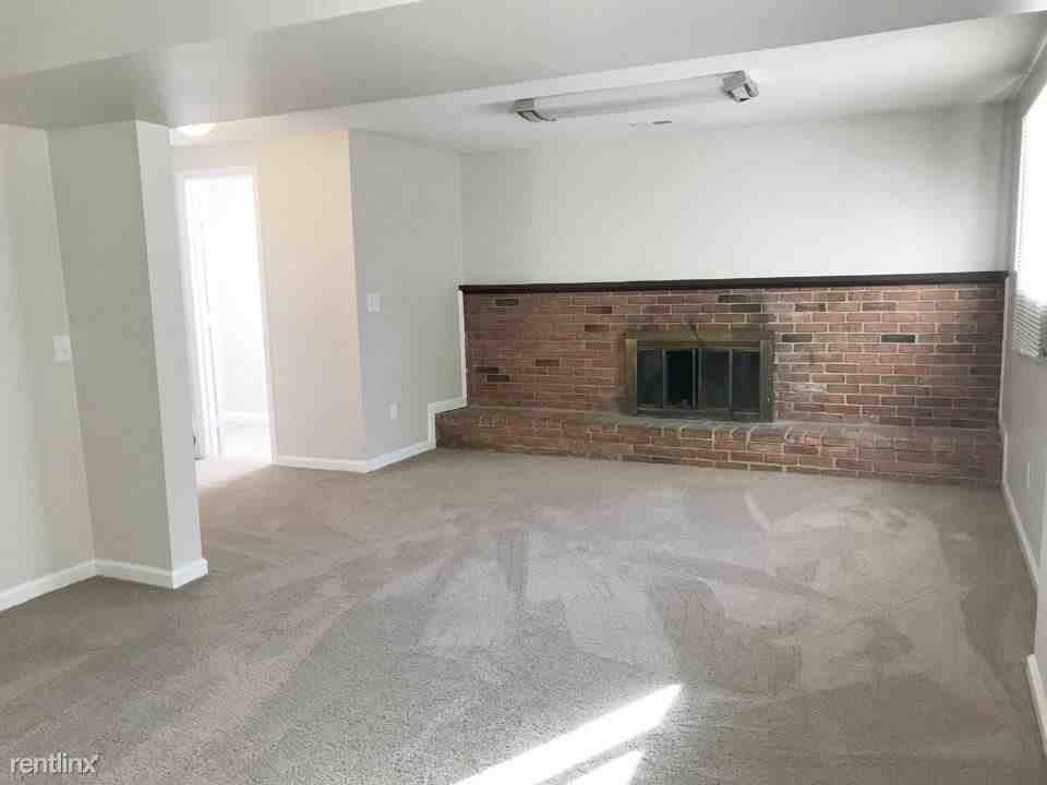 2961 Bennington Ave - Photo 2 of 11